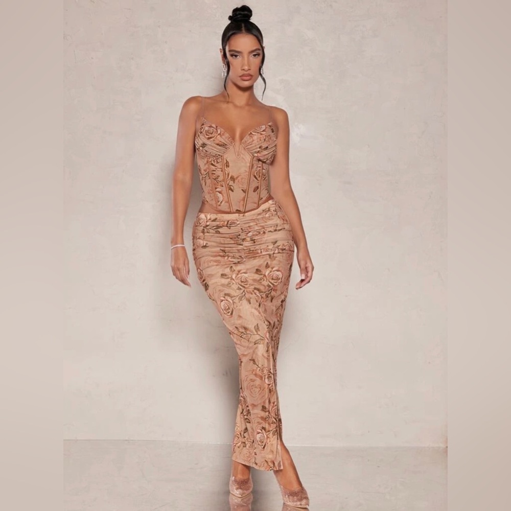 ROSE CORSET AND SKIRT SET SIZE XS